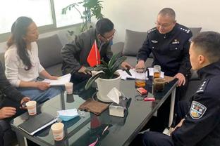 这？太阳报：切尔西后卫福法纳曾开兰博基尼撞飞一演员+对方骨折